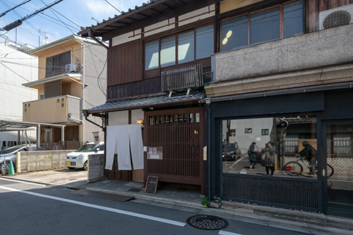 うめぞの茶房の写真_暮らしを紡ぐ車庫付き京町家