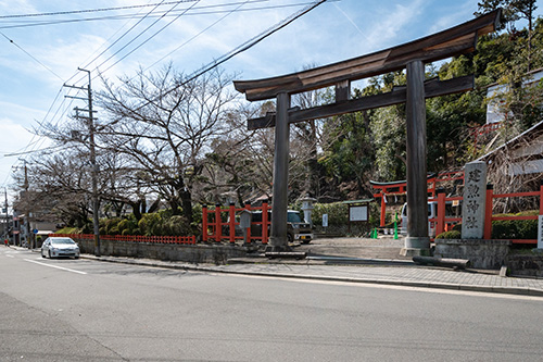 建勲神社の写真_暮らしを紡ぐ車庫付き京町家