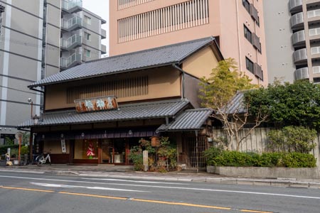 鶴屋吉信本店